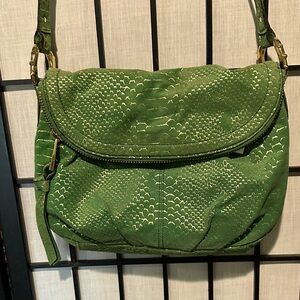 Aimee Kestenberg Green Gold Snakeskin Textured Leather Shoulder Bag Zippers EUC